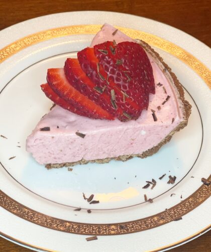 Frozen chocolate strawberry pie